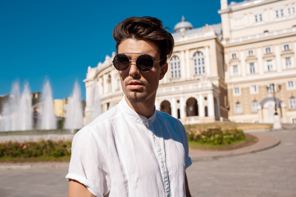 Men's Eyewear Trends: The Styles Defining the Season