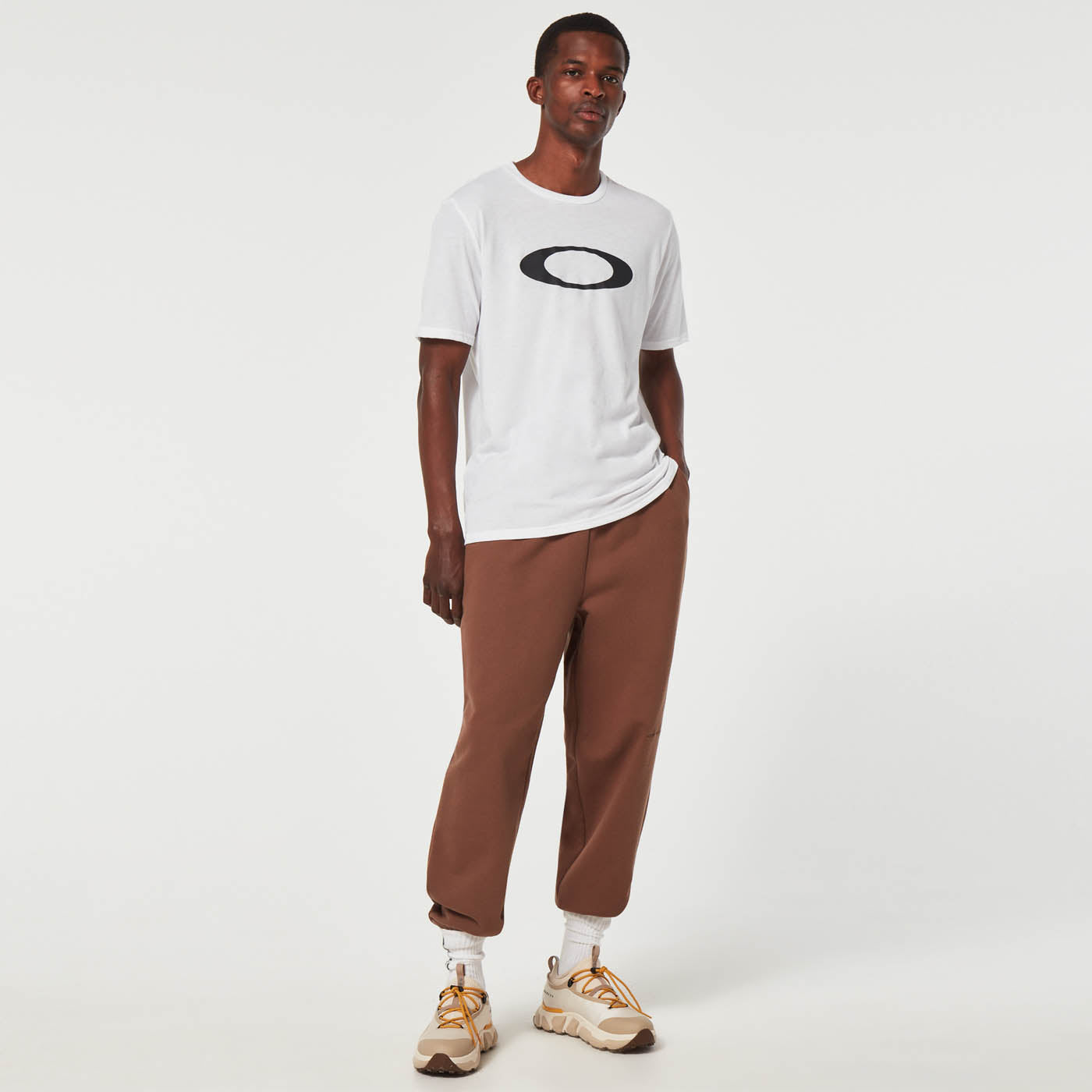 457132 O-BOLD ELLIPSE